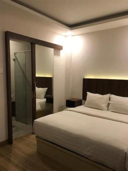 Kawana Hotel Padang  Ngoại thất bức ảnh