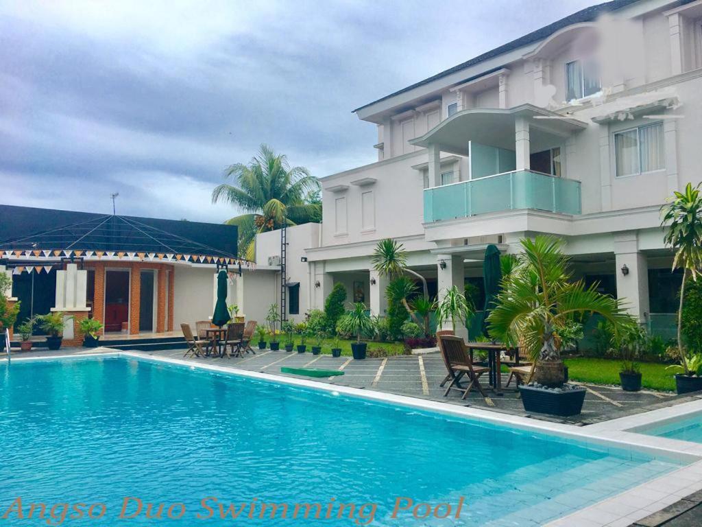 Kawana Hotel Padang  Ngoại thất bức ảnh
