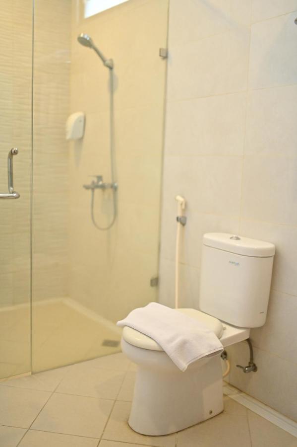 Kawana Hotel Padang  Ngoại thất bức ảnh