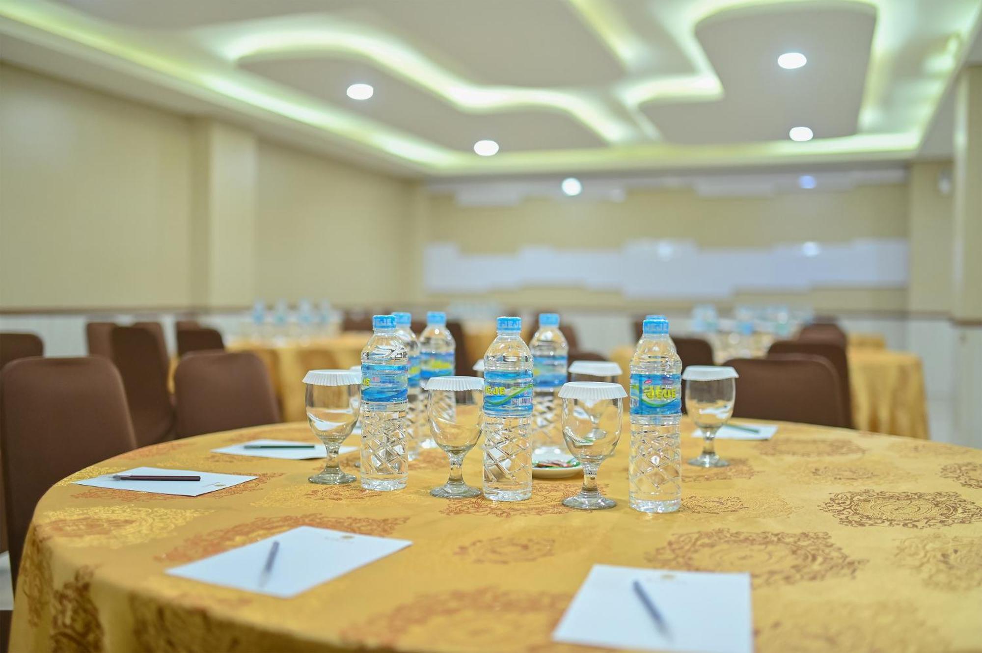 Kawana Hotel Padang  Ngoại thất bức ảnh
