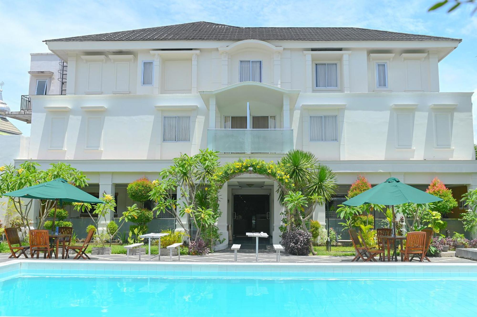 Kawana Hotel Padang  Ngoại thất bức ảnh
